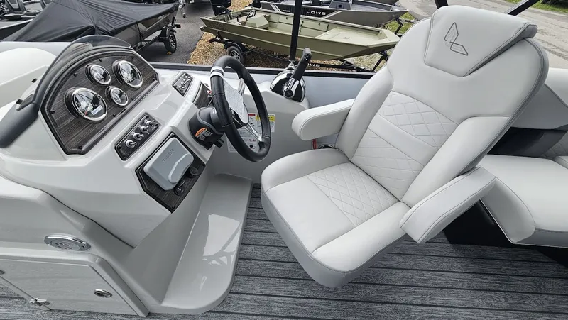 Slide: The Image of Lowe SS 210 WT 2025 - 15