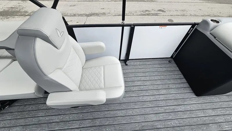 Slide: The Image of Lowe SS 210 WT 2025 - 16