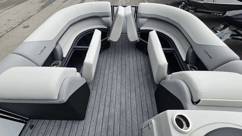 Slide: The Image of Lowe SS 210 WT 2025 - 19