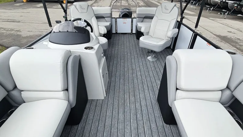 Slide: The Image of Lowe SS 210 WT 2025 - 20