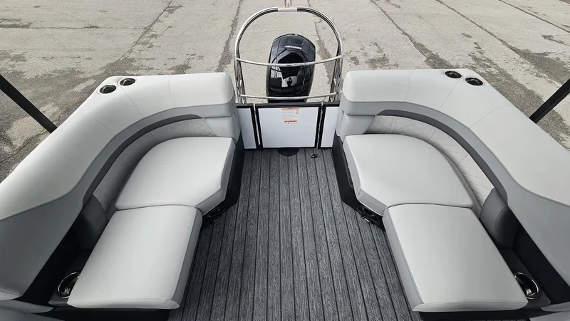 Slide: The Image of Lowe SS 210 WT 2025 - 22