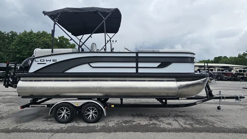 Slide: The Image of Lowe SS 210 WT 2025 - 4