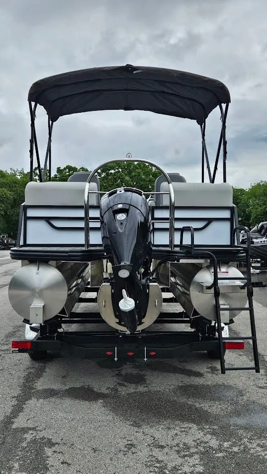 Slide: The Image of Lowe SS 210 WT 2025 - 7