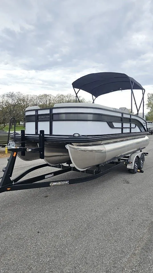 Slide: The Image of Lowe SS 210 WT 2025 - 10