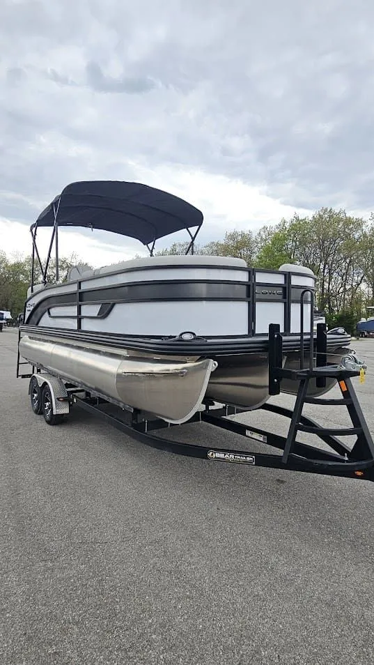 Slide: The Image of Lowe SS 210 WT 2025 - 12