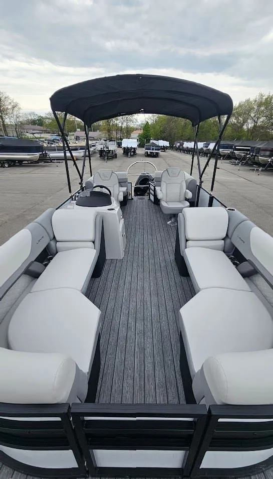 Slide: The Image of Lowe SS 210 WT 2025 - 13