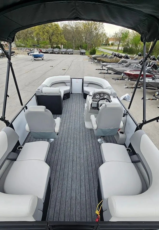 Slide: The Image of Lowe SS 210 WT 2025 - 14