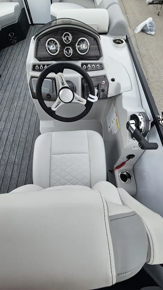 Slide: The Image of Lowe SS 210 WT 2025 - 15