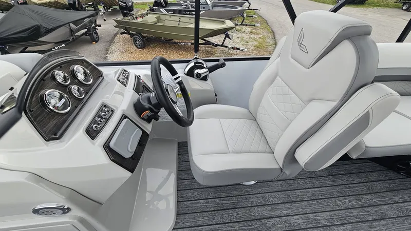 Slide: The Image of Lowe SS 210 WT 2025 - 16