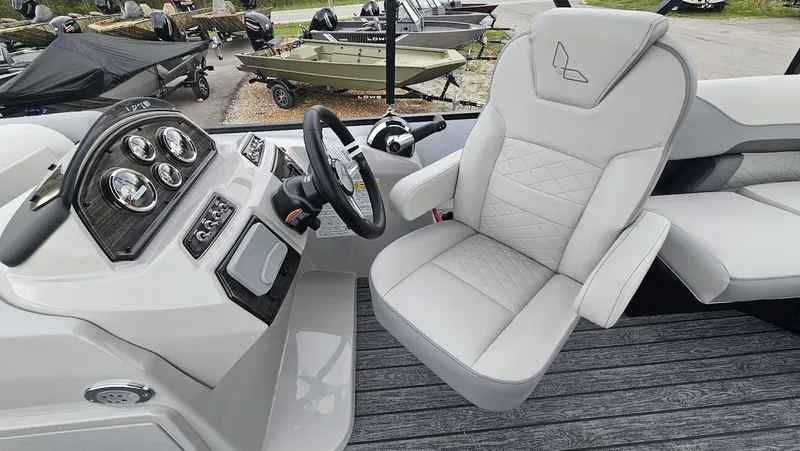 Slide: The Image of Lowe SS 210 WT 2025 - 17