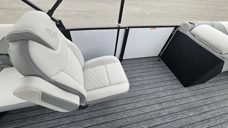 Slide: The Image of Lowe SS 210 WT 2025 - 18