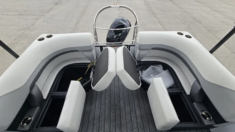 Slide: The Image of Lowe SS 210 WT 2025 - 22