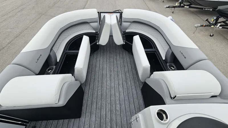 Slide: The Image of Lowe SS 210 WT 2025 - 24