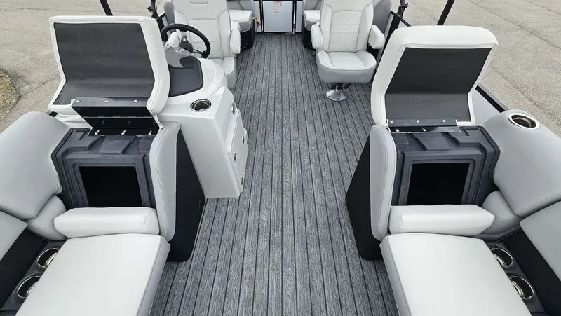 Slide: The Image of Lowe SS 210 WT 2025 - 26