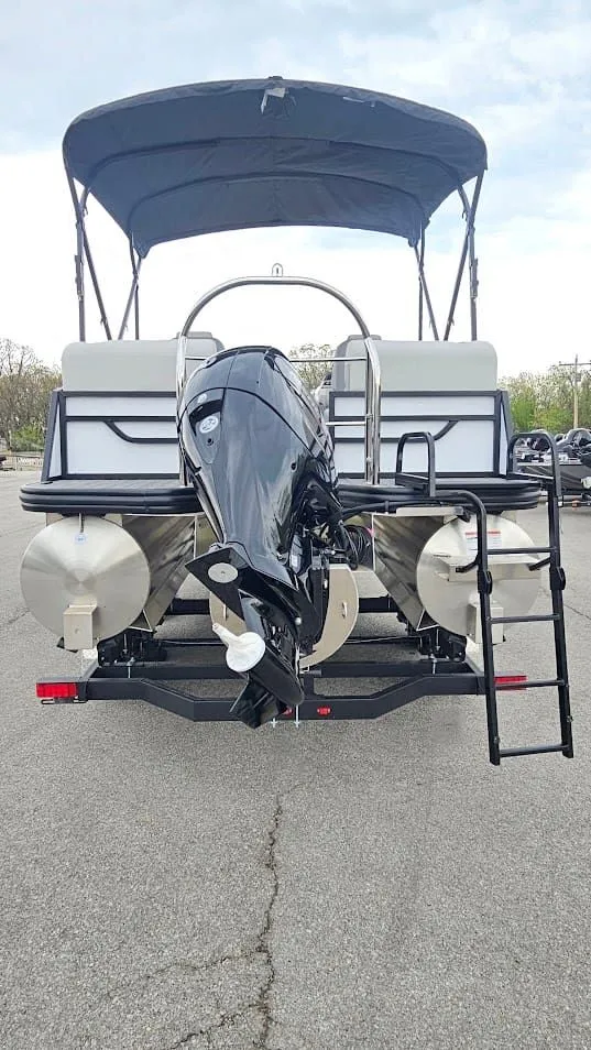 Slide: The Image of Lowe SS 210 WT 2025 - 7