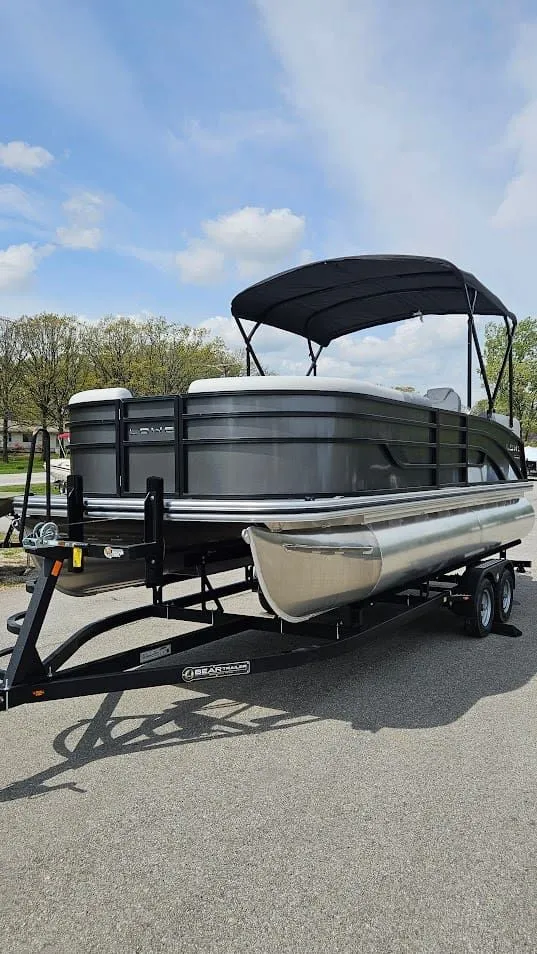 Slide: The Image of Lowe SS 210 WT 2025 - 10