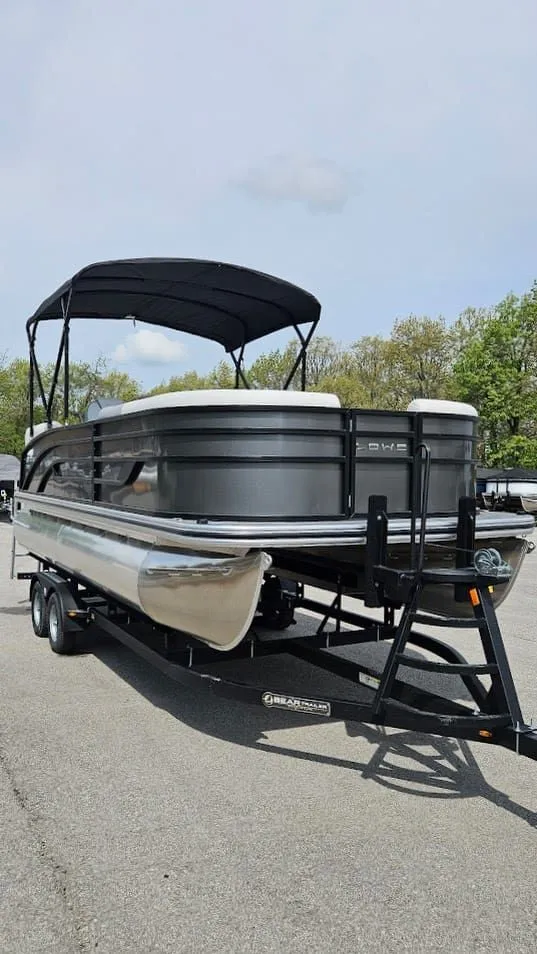 Slide: The Image of Lowe SS 210 WT 2025 - 12