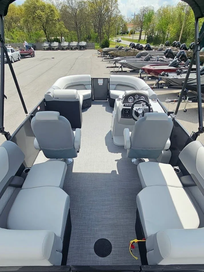 Slide: The Image of Lowe SS 210 WT 2025 - 14