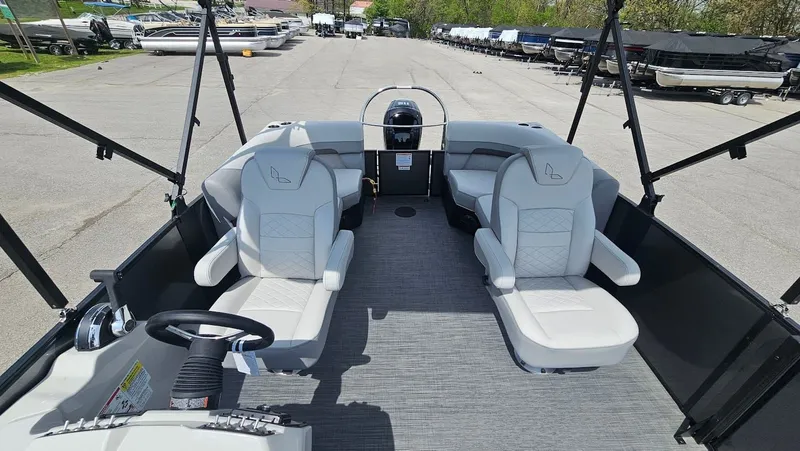 Slide: The Image of Lowe SS 210 WT 2025 - 15