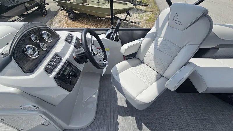 Slide: The Image of Lowe SS 210 WT 2025 - 17