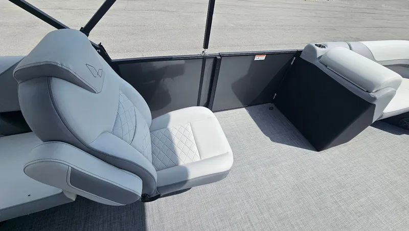 Slide: The Image of Lowe SS 210 WT 2025 - 19