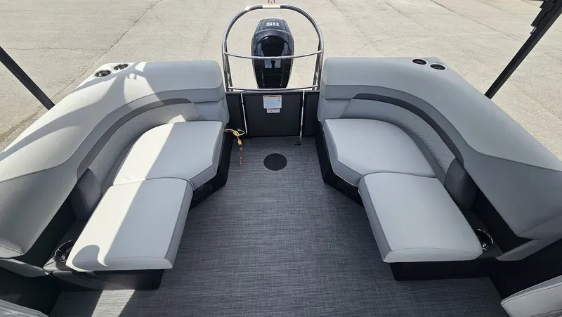 Slide: The Image of Lowe SS 210 WT 2025 - 21