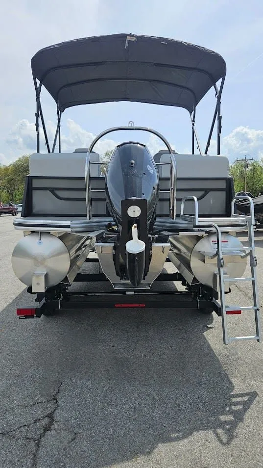 Slide: The Image of Lowe SS 210 WT 2025 - 7