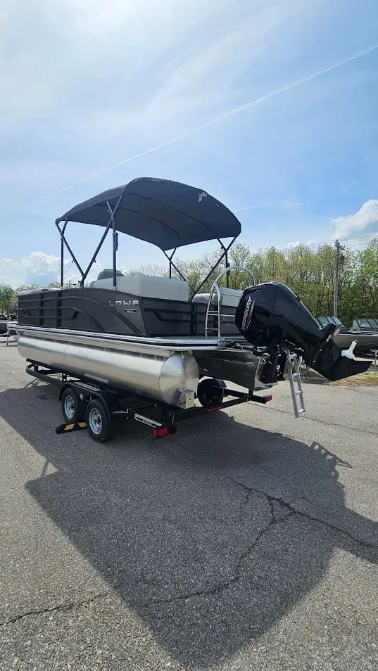 Slide: The Image of Lowe SS 210 WT 2025 - 8