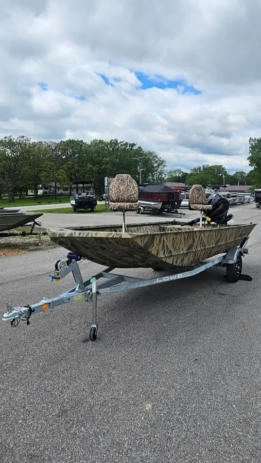 Slide: The Image of Lowe Roughneck 1760 2025 - 10