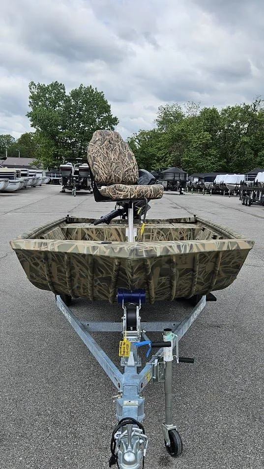 Slide: The Image of Lowe Roughneck 1760 2025 - 11