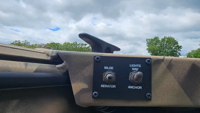 Slide: The Image of Lowe Roughneck 1760 2025 - 16