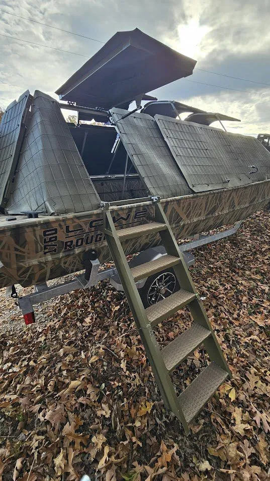 Slide: The Image of Lowe Roughneck 1760 2025 - 25