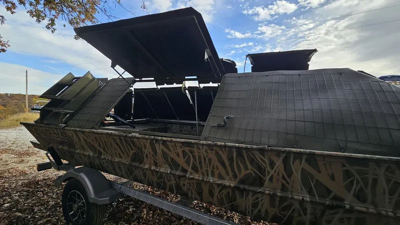 Slide: The Image of Lowe Roughneck 1760 2025 - 27