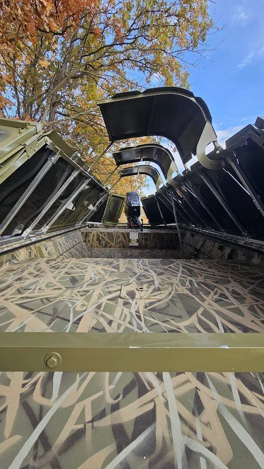 Slide: The Image of Lowe Roughneck 1760 2025 - 29