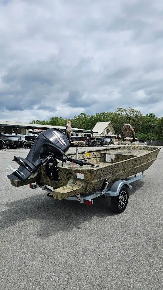 Slide: The Image of Lowe Roughneck 1760 2025 - 6