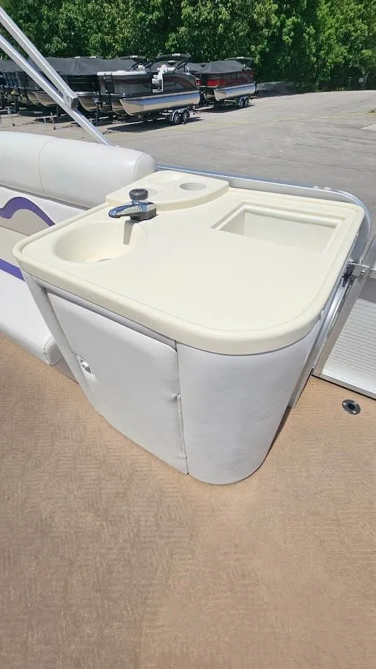 Slide: The Image of Sundancer 260 Majestic 2001 - 14