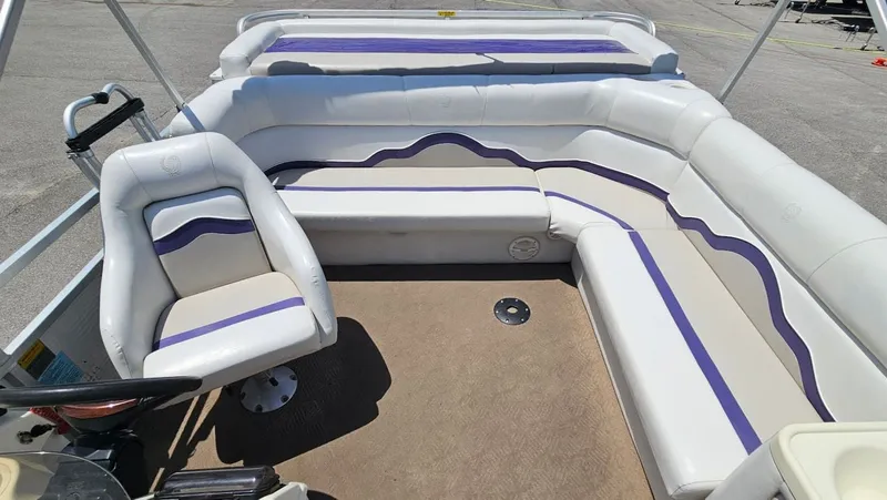 Slide: The Image of Sundancer 260 Majestic 2001 - 15