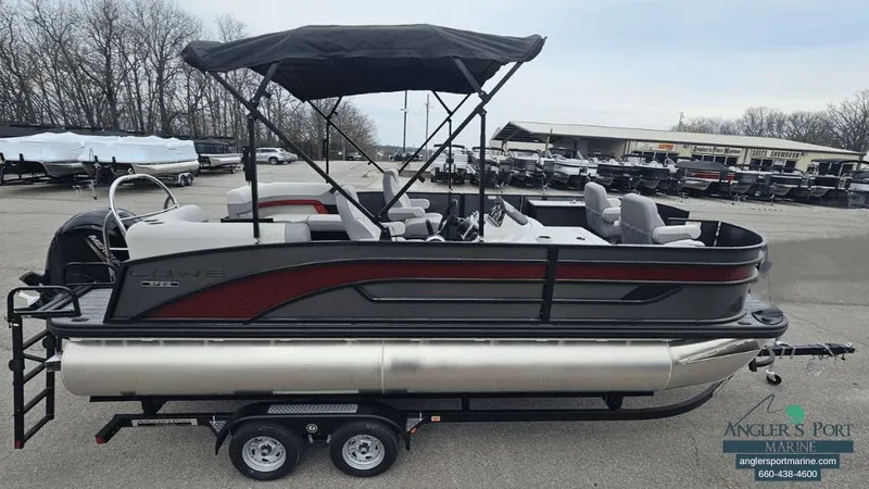 The Image of Lowe SF 212 WT 2025 - 1