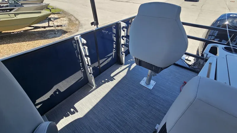 Slide: The Image of Lowe LF 194 2026 - 24