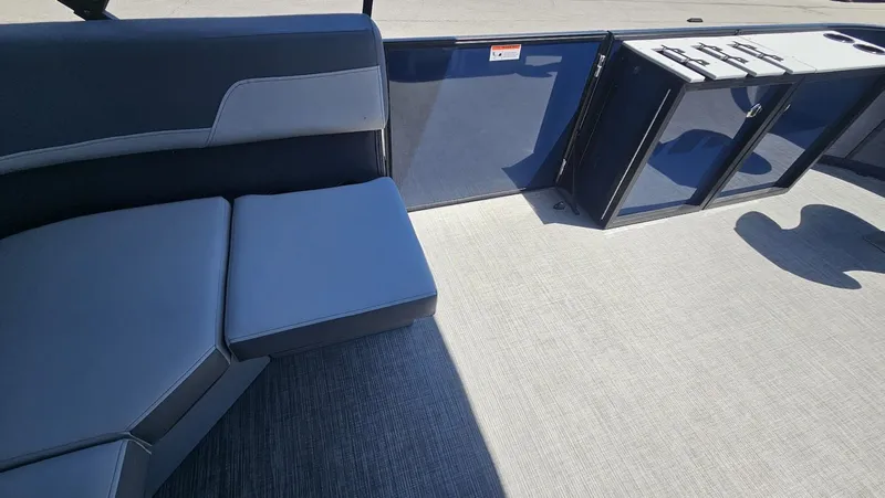 Slide: The Image of Lowe LF 194 2026 - 29