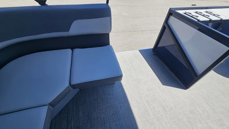 Slide: The Image of Lowe LF 194 2026 - 32