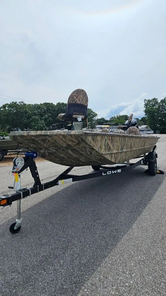 Slide: The Image of Lowe ROUGHNECK 1860 SC 2026 - 10