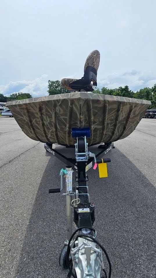 Slide: The Image of Lowe ROUGHNECK 1860 SC 2026 - 11