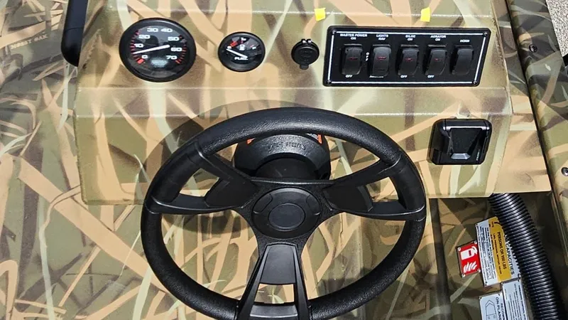 Slide: The Image of Lowe ROUGHNECK 1860 SC 2026 - 15