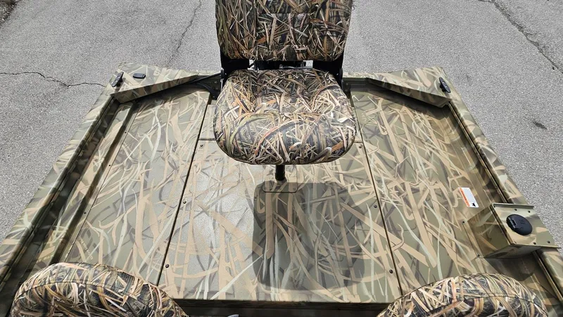 Slide: The Image of Lowe ROUGHNECK 1860 SC 2026 - 18