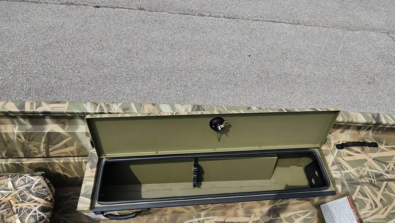 Slide: The Image of Lowe ROUGHNECK 1860 SC 2026 - 21