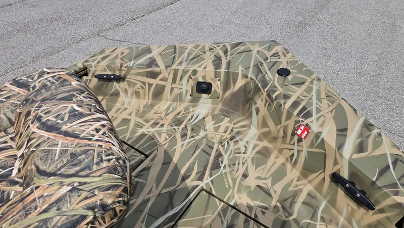 Slide: The Image of Lowe ROUGHNECK 1860 SC 2026 - 24