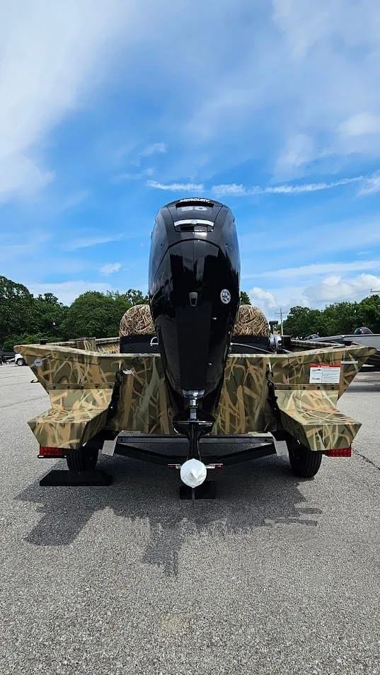 Slide: The Image of Lowe ROUGHNECK 1860 SC 2026 - 6