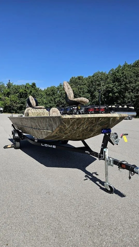 Slide: The Image of Lowe ROUGHNECK 1860 SC 2026 - 12