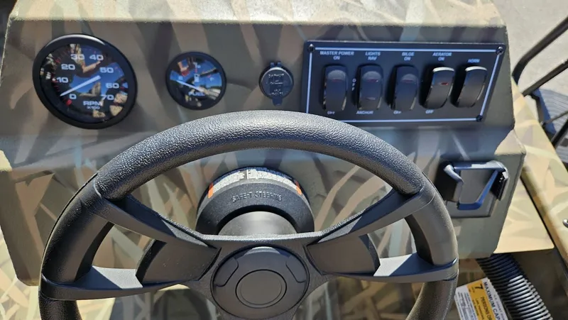 Slide: The Image of Lowe ROUGHNECK 1860 SC 2026 - 14